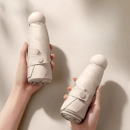 Faltbarer Mini Regenschirm mit schwarzer Gummilegierung